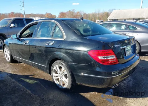 2013 Mercedes-Benz C 300 Luxury 4Matic из США, поврежденный, VIN WDDGF8AB0DR252902